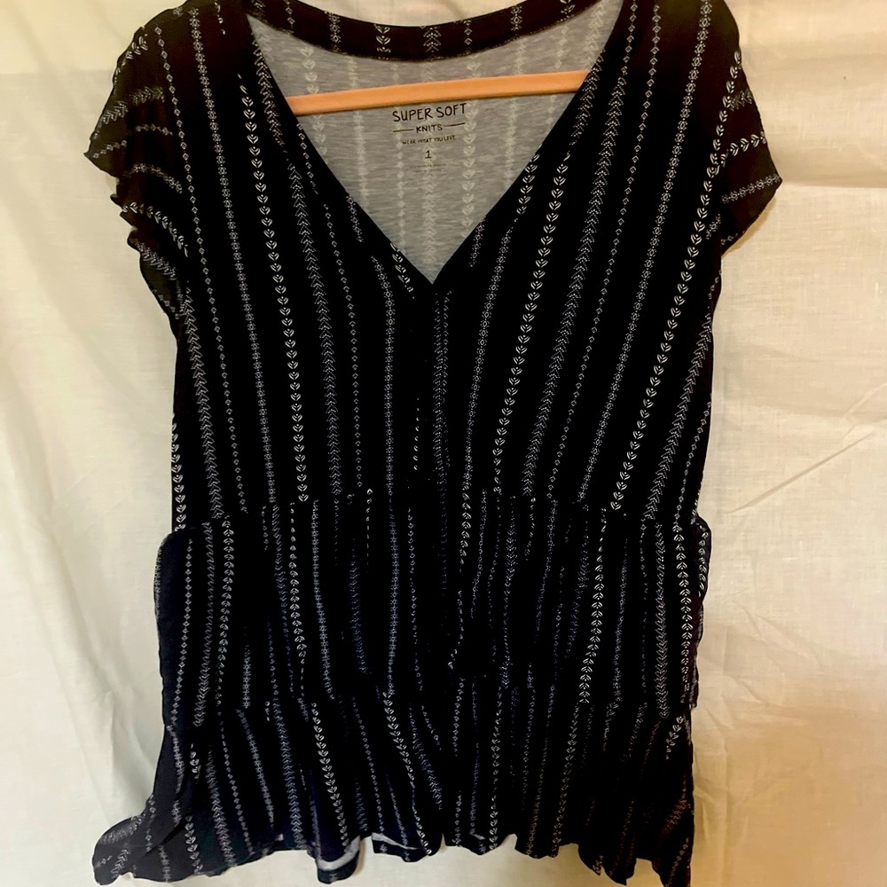 Torrid Navy knit shirt. very soft size 1.  Babydoll type knit shirt
